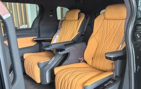 Toyota Granvia, 2025 год, 6 962 000 рублей, 11 фотография