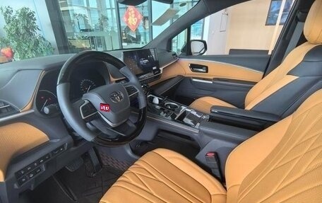 Toyota Granvia, 2025 год, 6 962 000 рублей, 8 фотография