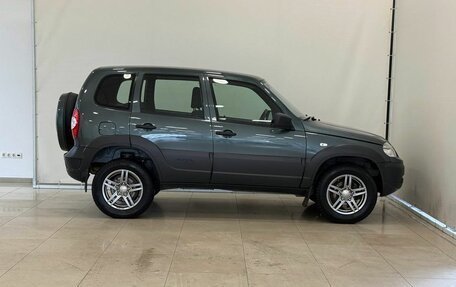 Chevrolet Niva I рестайлинг, 2018 год, 645 000 рублей, 11 фотография