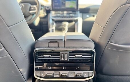 Toyota Land Cruiser, 2024 год, 11 900 000 рублей, 9 фотография