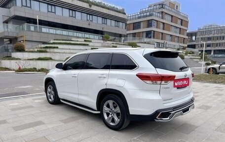 Toyota Highlander III, 2021 год, 3 270 000 рублей, 2 фотография