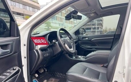 Toyota Highlander III, 2021 год, 3 270 000 рублей, 21 фотография