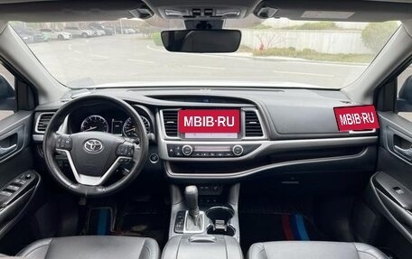 Toyota Highlander III, 2021 год, 3 270 000 рублей, 23 фотография