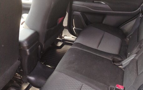 Mitsubishi Outlander III рестайлинг 3, 2015 год, 1 100 000 рублей, 7 фотография
