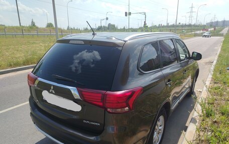 Mitsubishi Outlander III рестайлинг 3, 2015 год, 1 100 000 рублей, 3 фотография