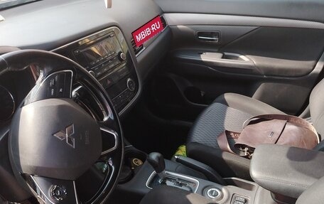 Mitsubishi Outlander III рестайлинг 3, 2015 год, 1 100 000 рублей, 6 фотография