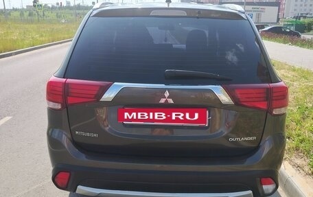 Mitsubishi Outlander III рестайлинг 3, 2015 год, 1 100 000 рублей, 10 фотография