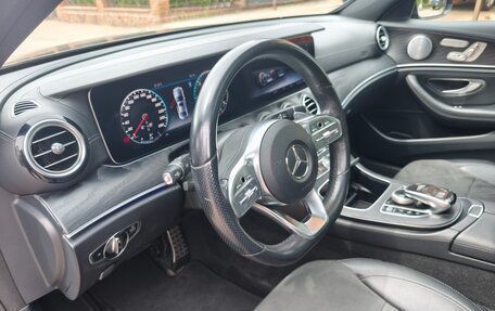 Mercedes-Benz E-Класс, 2019 год, 3 500 000 рублей, 26 фотография