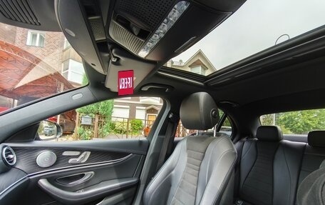Mercedes-Benz E-Класс, 2019 год, 3 500 000 рублей, 28 фотография