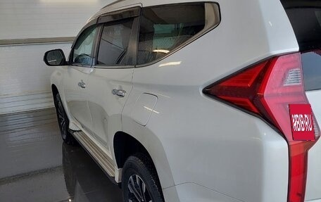 Mitsubishi Pajero Sport III рестайлинг, 2021 год, 3 990 000 рублей, 9 фотография