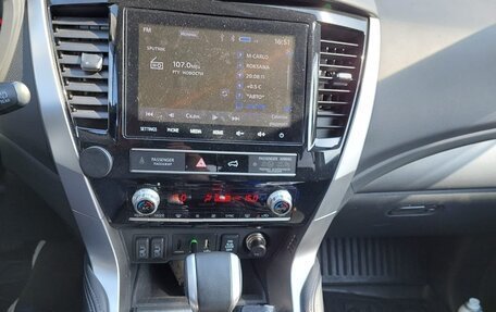 Mitsubishi Pajero Sport III рестайлинг, 2021 год, 3 990 000 рублей, 12 фотография