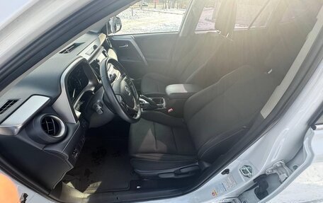 Toyota RAV4, 2019 год, 2 800 000 рублей, 4 фотография