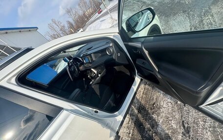 Toyota RAV4, 2019 год, 2 800 000 рублей, 11 фотография
