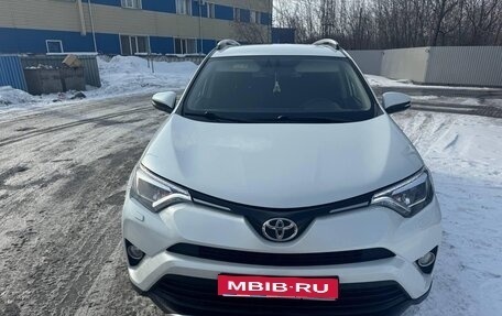 Toyota RAV4, 2019 год, 2 800 000 рублей, 15 фотография