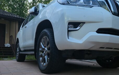Toyota Land Cruiser Prado 150 рестайлинг 2, 2018 год, 5 700 000 рублей, 8 фотография
