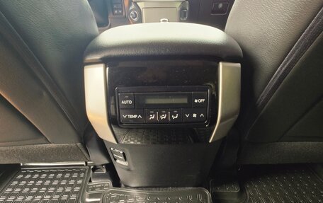 Toyota Land Cruiser Prado 150 рестайлинг 2, 2018 год, 5 700 000 рублей, 33 фотография