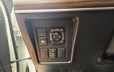 Toyota Land Cruiser Prado 150 рестайлинг 2, 2018 год, 5 700 000 рублей, 24 фотография