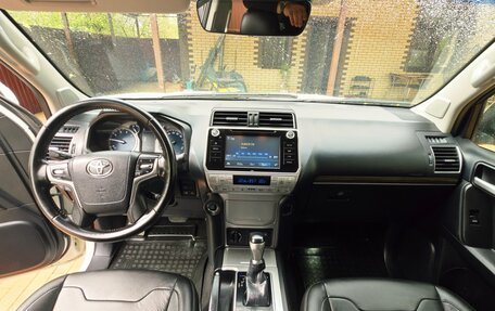 Toyota Land Cruiser Prado 150 рестайлинг 2, 2018 год, 5 700 000 рублей, 32 фотография