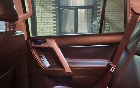Toyota Land Cruiser Prado 150 рестайлинг 2, 2018 год, 5 700 000 рублей, 26 фотография