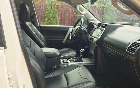 Toyota Land Cruiser Prado 150 рестайлинг 2, 2018 год, 5 700 000 рублей, 28 фотография