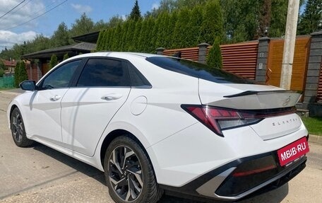 Hyundai Elantra, 2023 год, 2 050 000 рублей, 2 фотография