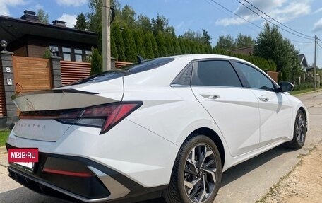 Hyundai Elantra, 2023 год, 2 050 000 рублей, 4 фотография