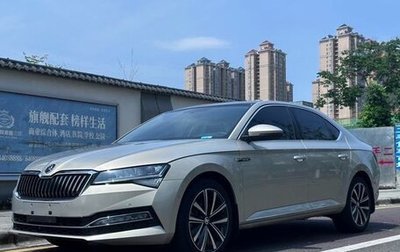 Skoda Superb III рестайлинг, 2021 год, 1 980 000 рублей, 1 фотография