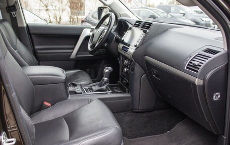 Toyota Land Cruiser Prado 150 рестайлинг 2, 2022 год, 5 640 000 рублей, 5 фотография