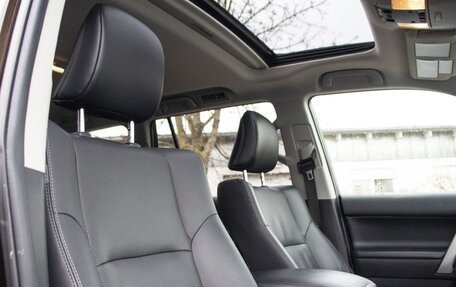 Toyota Land Cruiser Prado 150 рестайлинг 2, 2022 год, 5 640 000 рублей, 6 фотография