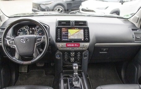 Toyota Land Cruiser Prado 150 рестайлинг 2, 2022 год, 5 640 000 рублей, 3 фотография
