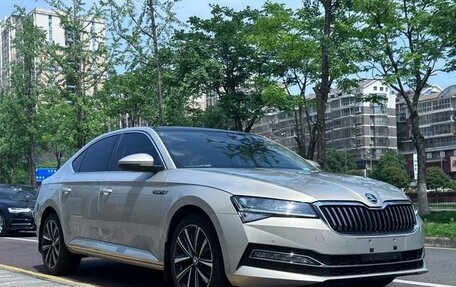 Skoda Superb III рестайлинг, 2021 год, 1 980 000 рублей, 2 фотография
