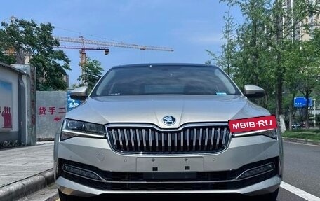 Skoda Superb III рестайлинг, 2021 год, 1 980 000 рублей, 3 фотография