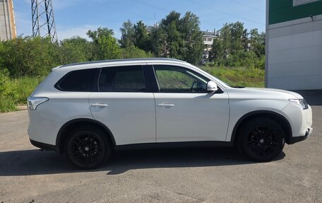 Mitsubishi Outlander III рестайлинг 3, 2014 год, 1 600 000 рублей, 5 фотография