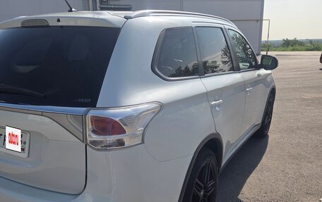 Mitsubishi Outlander III рестайлинг 3, 2014 год, 1 600 000 рублей, 9 фотография