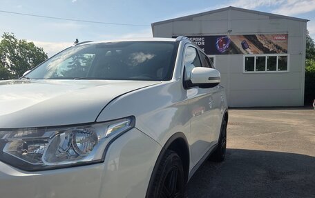 Mitsubishi Outlander III рестайлинг 3, 2014 год, 1 600 000 рублей, 11 фотография