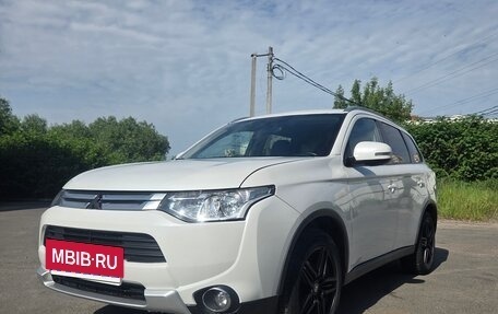 Mitsubishi Outlander III рестайлинг 3, 2014 год, 1 600 000 рублей, 3 фотография