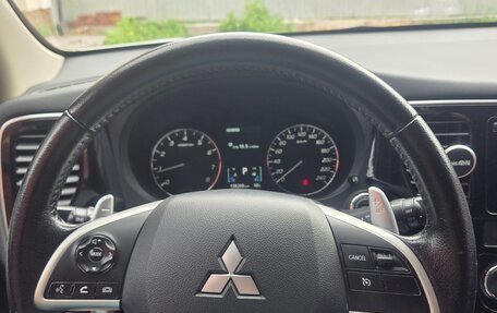 Mitsubishi Outlander III рестайлинг 3, 2014 год, 1 600 000 рублей, 15 фотография