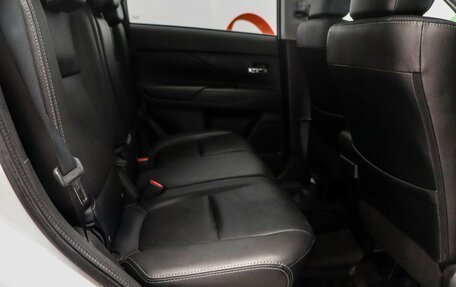 Mitsubishi Outlander III рестайлинг 3, 2014 год, 1 595 000 рублей, 8 фотография