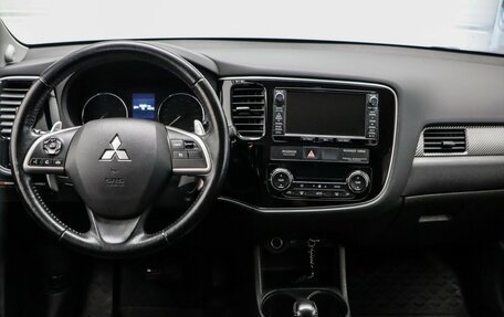 Mitsubishi Outlander III рестайлинг 3, 2014 год, 1 595 000 рублей, 9 фотография