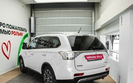 Mitsubishi Outlander III рестайлинг 3, 2014 год, 1 595 000 рублей, 6 фотография