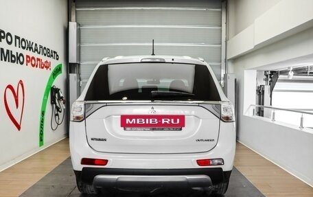 Mitsubishi Outlander III рестайлинг 3, 2014 год, 1 595 000 рублей, 5 фотография