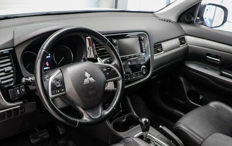 Mitsubishi Outlander III рестайлинг 3, 2014 год, 1 595 000 рублей, 12 фотография