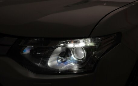 Mitsubishi Outlander III рестайлинг 3, 2014 год, 1 595 000 рублей, 25 фотография