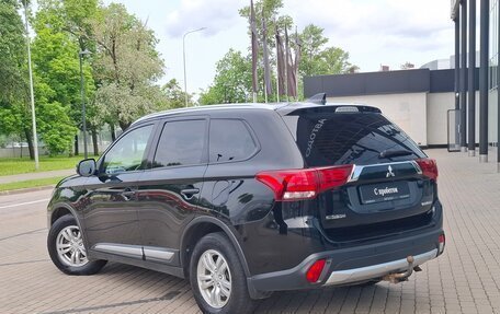 Mitsubishi Outlander III рестайлинг 3, 2017 год, 1 730 000 рублей, 8 фотография