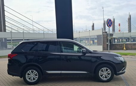 Mitsubishi Outlander III рестайлинг 3, 2017 год, 1 730 000 рублей, 7 фотография