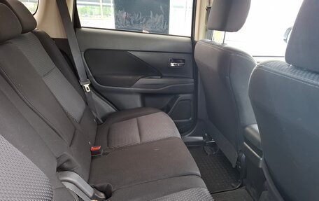 Mitsubishi Outlander III рестайлинг 3, 2017 год, 1 730 000 рублей, 17 фотография