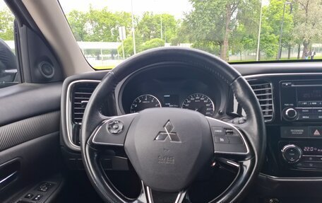 Mitsubishi Outlander III рестайлинг 3, 2017 год, 1 730 000 рублей, 19 фотография
