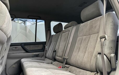 Toyota Land Cruiser 100 рестайлинг 2, 2006 год, 1 565 000 рублей, 12 фотография