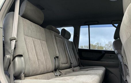 Toyota Land Cruiser 100 рестайлинг 2, 2006 год, 1 565 000 рублей, 11 фотография