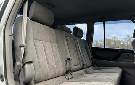 Toyota Land Cruiser 100 рестайлинг 2, 2006 год, 1 565 000 рублей, 13 фотография
